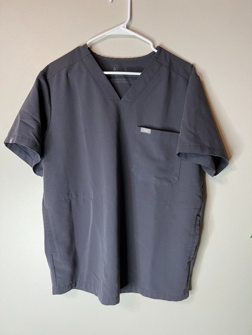 Mens FIGS Technical Collection Gray Scrubs Top V-Neck Medium & Free FIGS Jogger